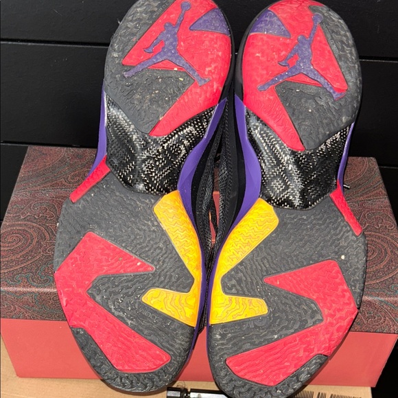 Jordan Air Jordan 37 ‘Raptors’ main image 2
